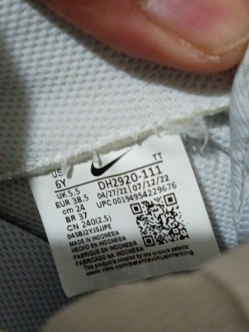 Nike Air Force 1 Low GS Shoes Size 6Y Youth Womens 7.5 Triple White Leather - Picture 2 of 13